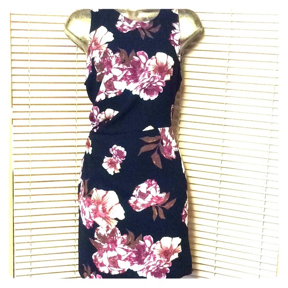 Leith Dresses & Skirts - 🐞 Gorgeous Rose Print on Black Sleeveless Dress